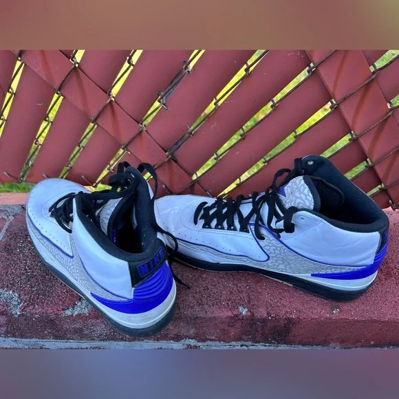 Size 13 Retro Michael Jordan men’s basketball shoes. Concord style # 385475-153.